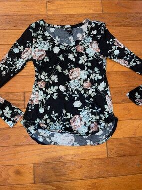 Rue21 Black Floral V-Neck Long Sleeve Top with Mint and Blush Roses